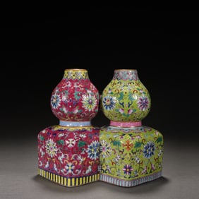 Famille Rose Flower Pattern Gourd Shape Porcelain Vase