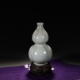 Ge Ware Gourd Shape Porcelain Vase