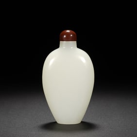 Jade Snuff Bottle and Agate Lid