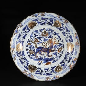 A GOLD DECORATED 'FLORAL AND DRAGON' DISH