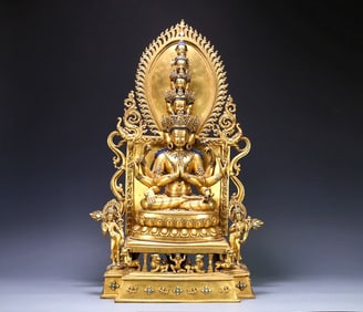 A GILT BRONZE FIGURE OF USHNISHAVIJAYA