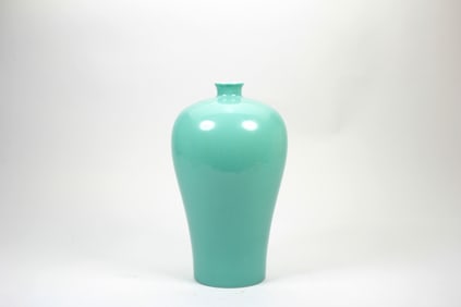 A TURQUOISE GLAZED VASE,MEI