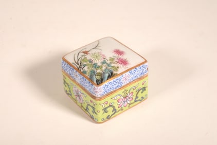 A FAMILLE ROSE 'FLORAL' INK BOX