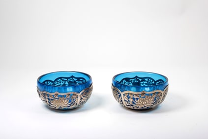 A PAIR OF GLASS 'FLORAL'BOWLS
