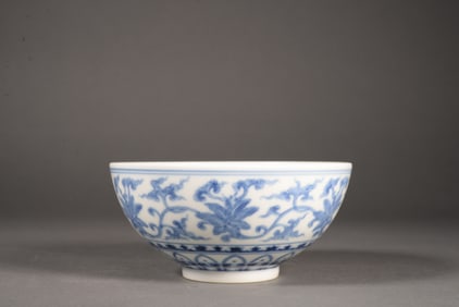 A BLUE AND WHITE 'LOTUS'BOWL