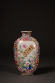 A FAMILLE ROSE SNUFF BOTTLE