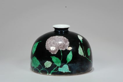 A A BLACK-GROUND SUSANCAI BEEHIVE-SHAPED WATERPOT, TAIBAIZUN