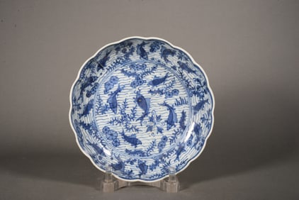 A BLUE AND WHITE 'FISH'LOBED DISH