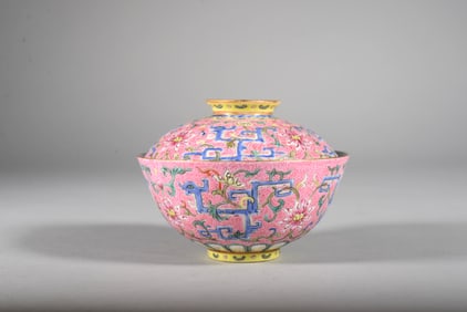 A YANGCAI 'CHILONG' BOWL AND COVER