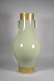 A CELADON GALZED WITH GLOD INLAID VASE,CONG