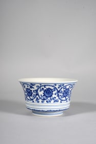 A BLUE AND WHITE 'LOTUS'BOWL