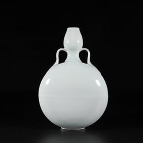 A CELADON MOON FLASK VASE