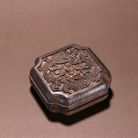 AN EAGLEWOOD BOX AND COVER