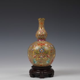 Famille Rose Flower and Bat Pattern Porcelain Gourd Shape Vase