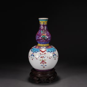 Famille Rose Flower Pattern Porcelain Gourd Shape Vase