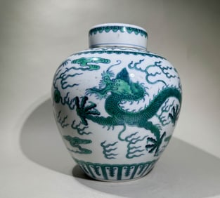 Doucai Cloud and Dragon Pattern Porcelain Lid Pot