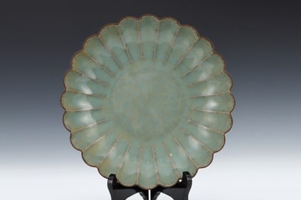 Guan Ware Porcelain Plate