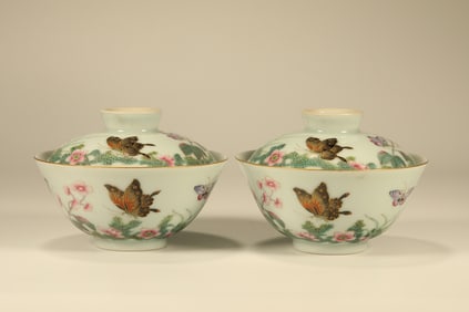 Pair of Famille Rose Flower with Butterfly Pattern Porcelain Lid Cup