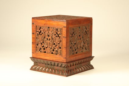 Huanghuali Wood Carved Reishi Mushroom Pattern Lid Box
