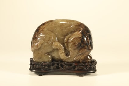 Jade Carved Elephant Shape Ornament
