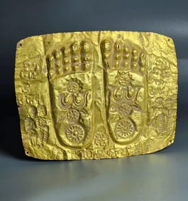 Solid Gold Carved Flower Pattern Ornament