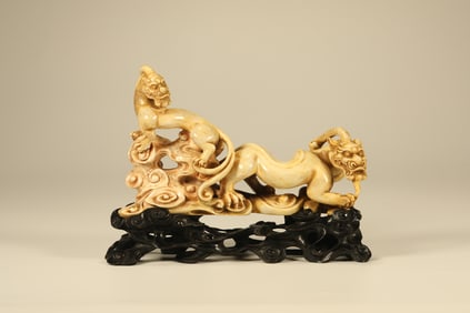 Buckhorn Carved Dragon Shape Pen Holder