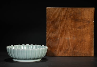 A Porcelain Celadon-Glazed Lobed Dish