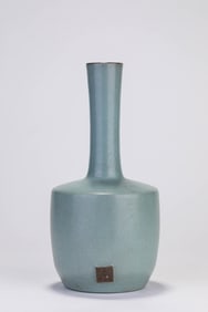 A Porcelain Ru-Type Long Neck Vase