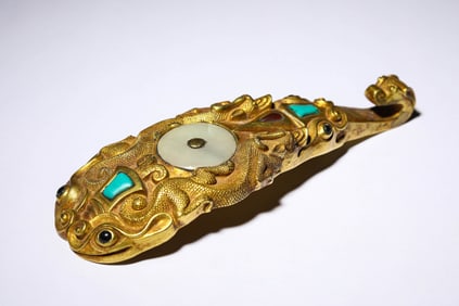 A Gilt-Bronze Gems-Inlaid Belt Buckle