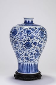 A Porcelain Blue and White Interlock Branches Meiping Vase