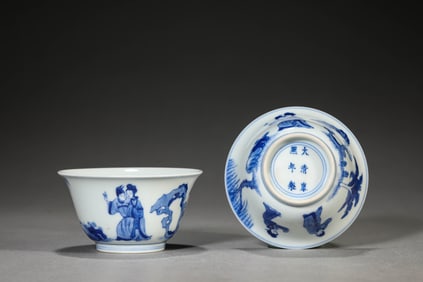 A Pair of Porcelain Blue and White Figure Cups