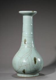 A Porcelain Guan-Type Long Neck Vase