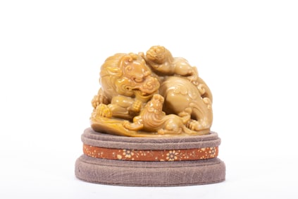 Shoushan Carved Beast Shape Ornament