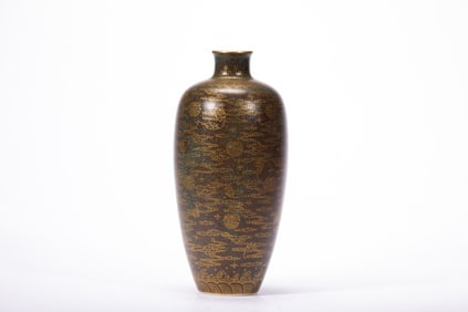 Gold Drawing Shou and Bat Pattern Porcelain Vase