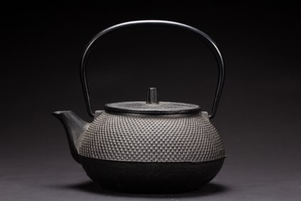 Iron Carved Nail Dot Pattern Teapot