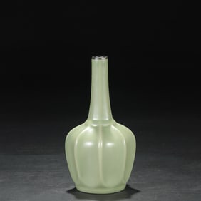 Yue Ware Porcelain Vase