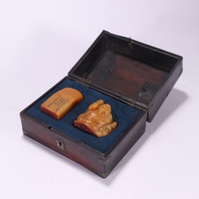 Group of Two Shoushan Tianhuang Carved Poetry Pattern and Character Shape Stone Seal