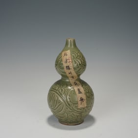 Yaozhou Ware Carved Flower Pattern Porcelain Gourd Shape Vase