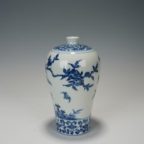 Blue and White Peach and Bat Pattern Porcelain Vase