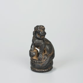 Stone Carved Lion Shape Ornament
