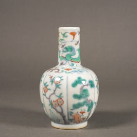 Doucai Flower Pattern Porcelain Vase