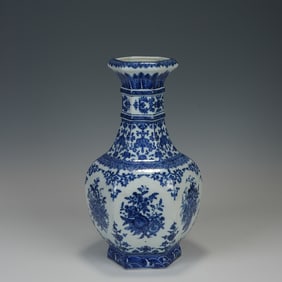Blue and White Flower Pattern Porcelain Vase