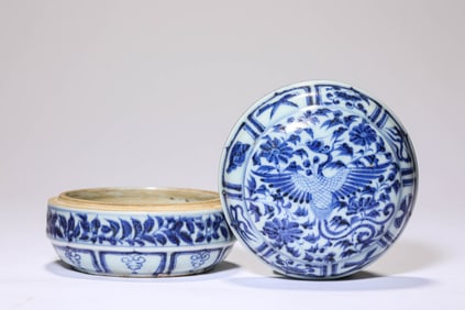 A Porcelain Blue and White Bird and Flower Box and Cover