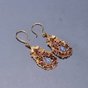 Pair of Gilt Silver Inlaid Gem Stone Carved Flower Pattern Earring
