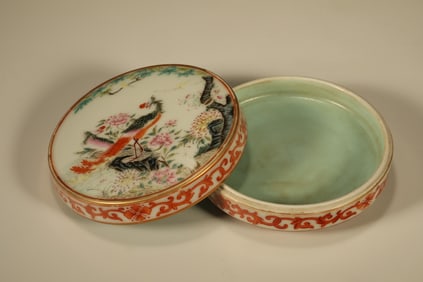 Famille Rose Flower and Bird Pattern Porcelain Lid Box