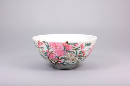 A FAMILLE ROSE 'BUTTERDFLY'BOWL