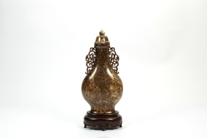 A JADE CARVED 'ELEPHANT'BOTTLE WITH COVER
