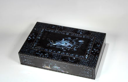 A BLACK LACQUER BOX WITH COVER