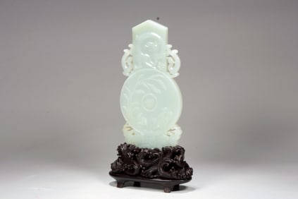 A JADE  CEREMONIAL TABLET