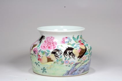 A FAMILLE ROSE VASE,ZUN